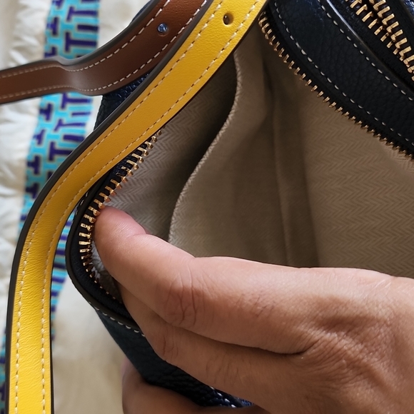 NWT - Tory burch Camera Purse - Picture 8 of 11